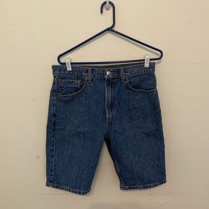 Levi Jean Shorts. 33